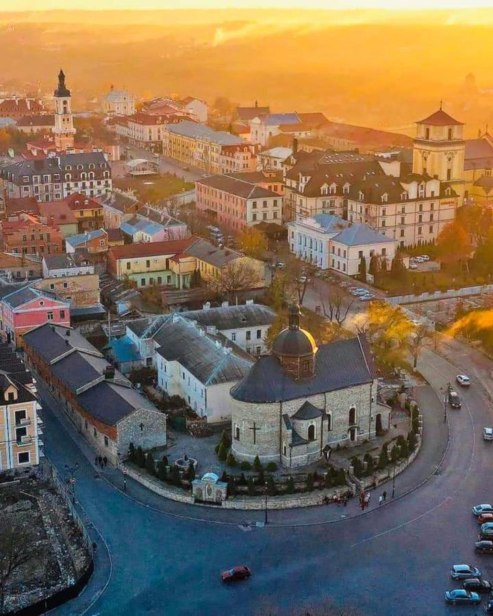 Квартира В Центрі Старого Міста З Окремим Входом Kamianets-Podilskyi Ngoại thất bức ảnh